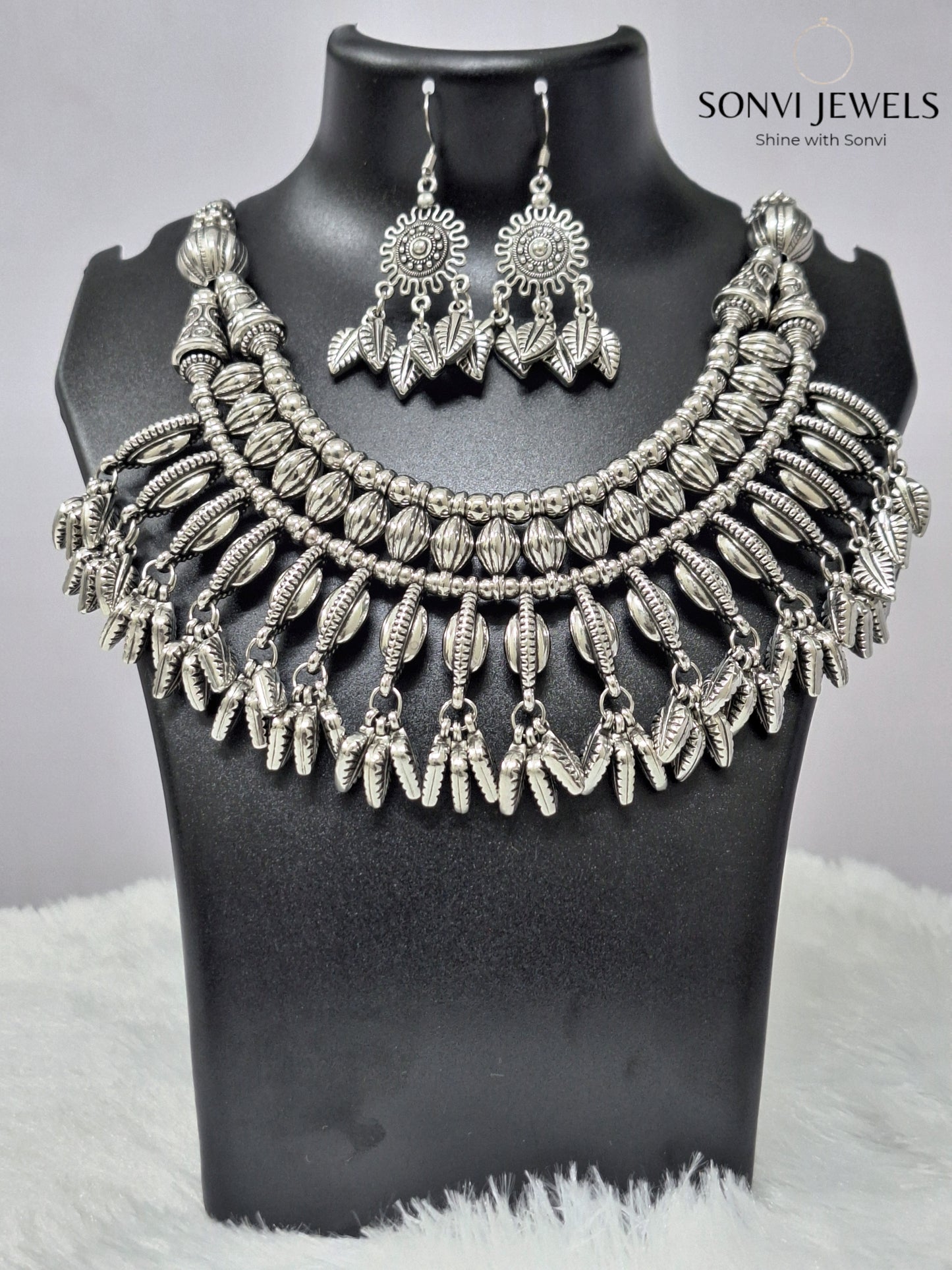 Aarvi Oxidised Leaf Necklace Set