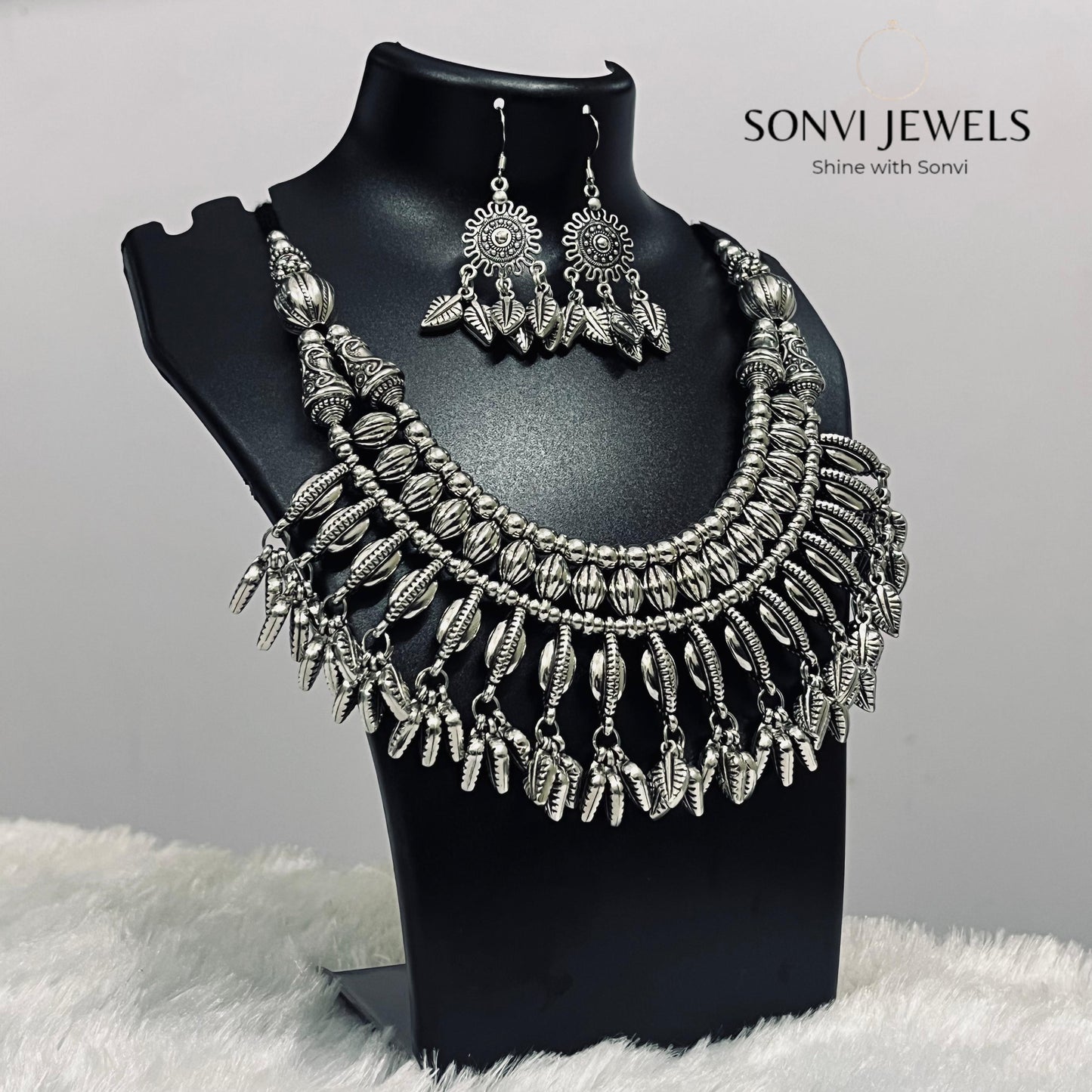 Aarvi Oxidised Leaf Necklace Set